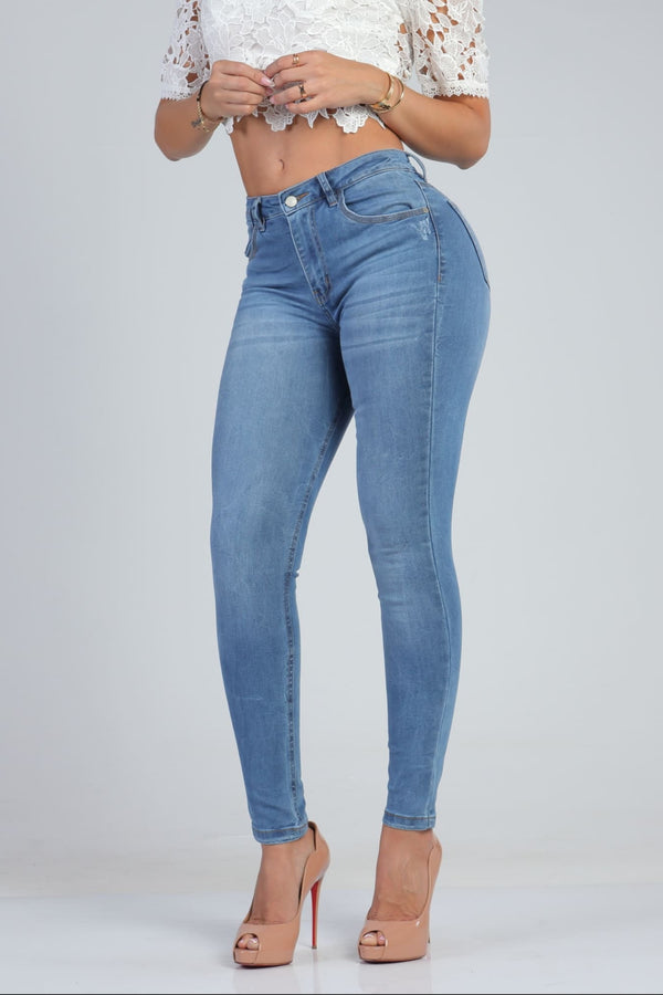 Jean skinny claro hiperflex básico.
