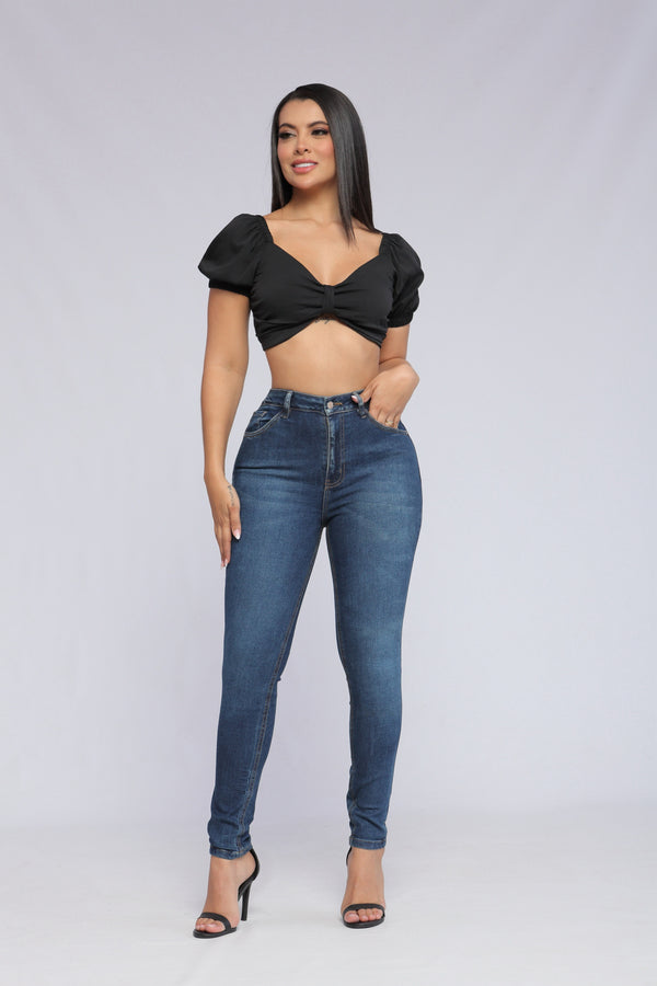 Jean skinny oscuro básico.