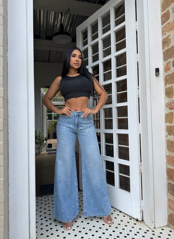 Jean wide leg claro con cristales.