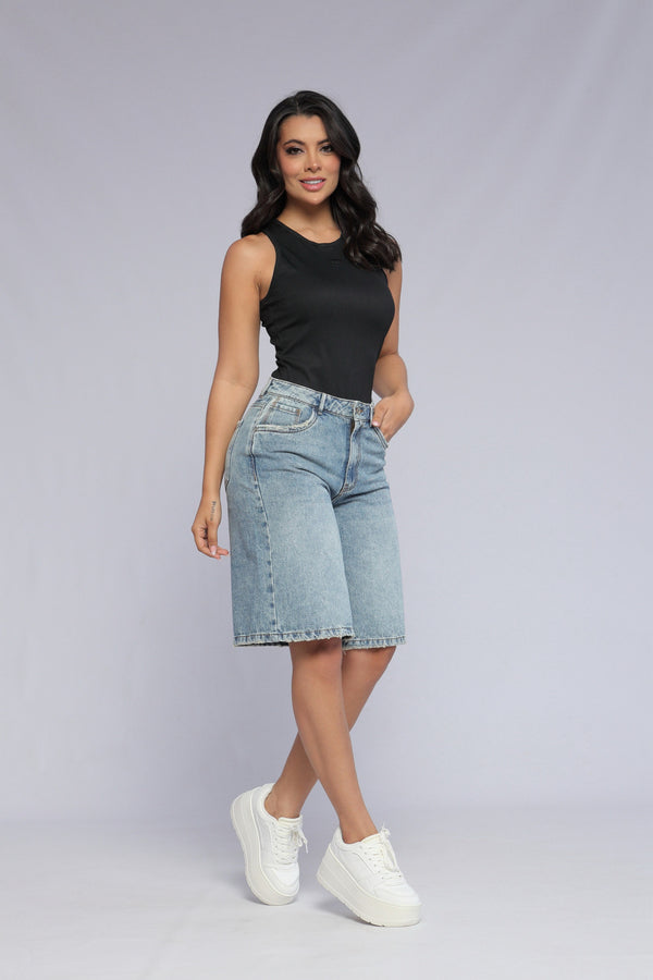 Bermuda tono claro básica.