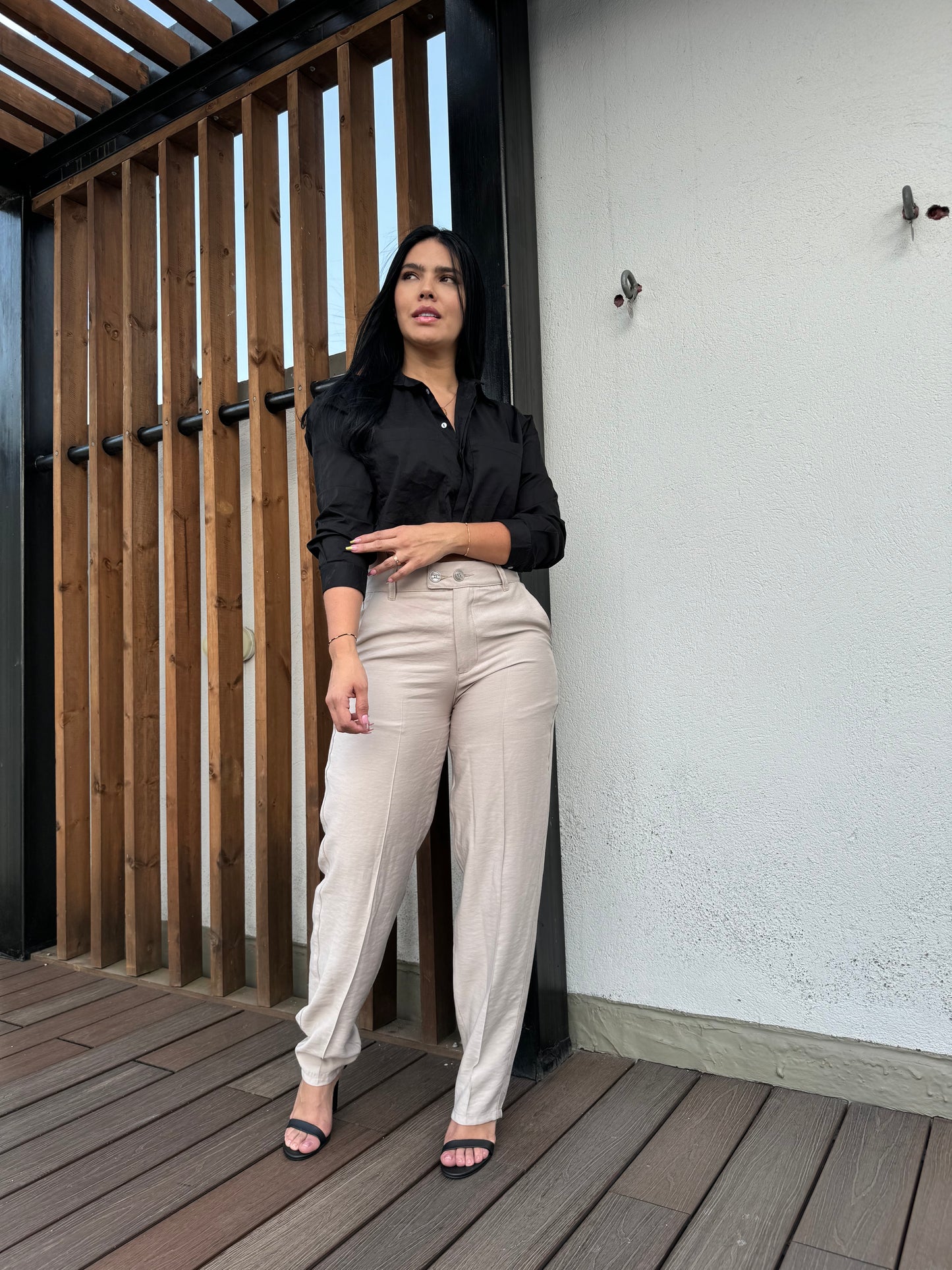 Pantalon liviano color beige