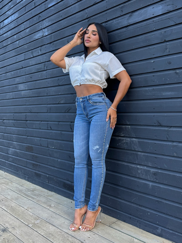 Jean skinny con taches laterales.