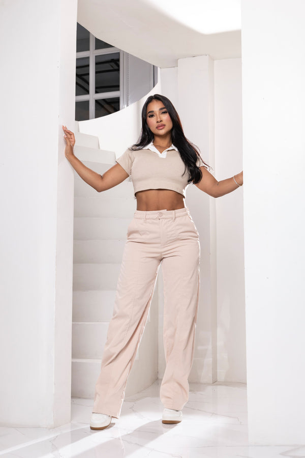Pantalón liviano beige.