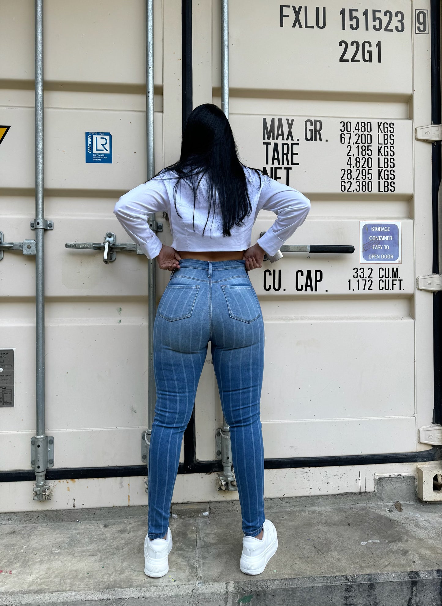 Jean skinny basico con rayas tono medio