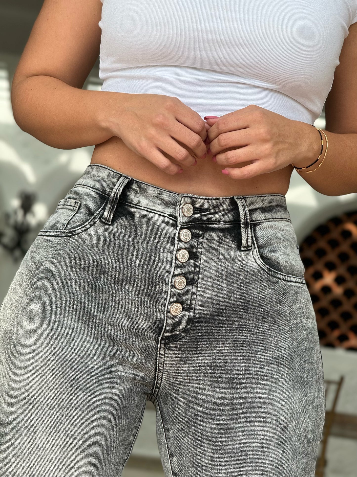 Jean skinny 5 botones gris tono claro